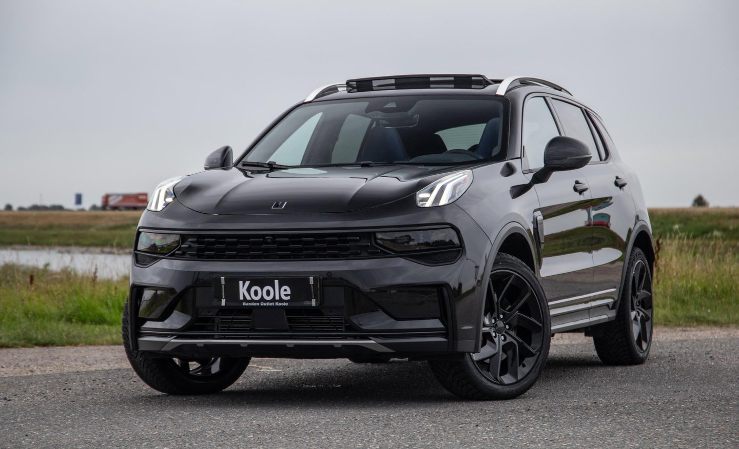 Lynk & Co 01 1.5 BLACK LINE / PANORAMA DAK / 360 CAMERA / CARPLAY / STOELVERWARMING