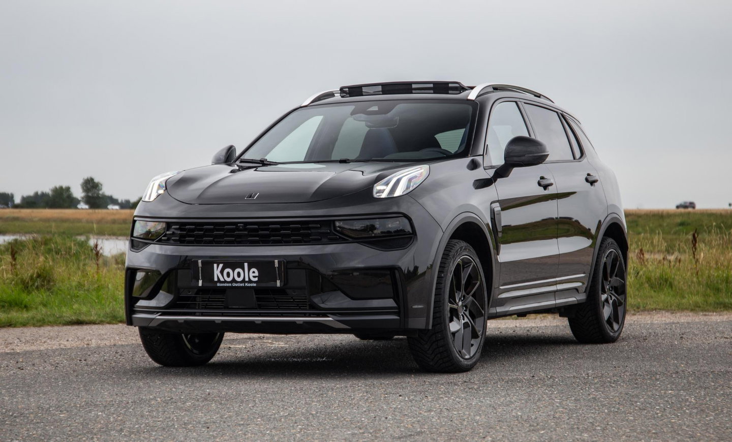 Lynk & Co 01 1.5 BLACK LINE / PANORAMA DAK / 360 CAMERA / CARPLAY / STOELVERWARMING
