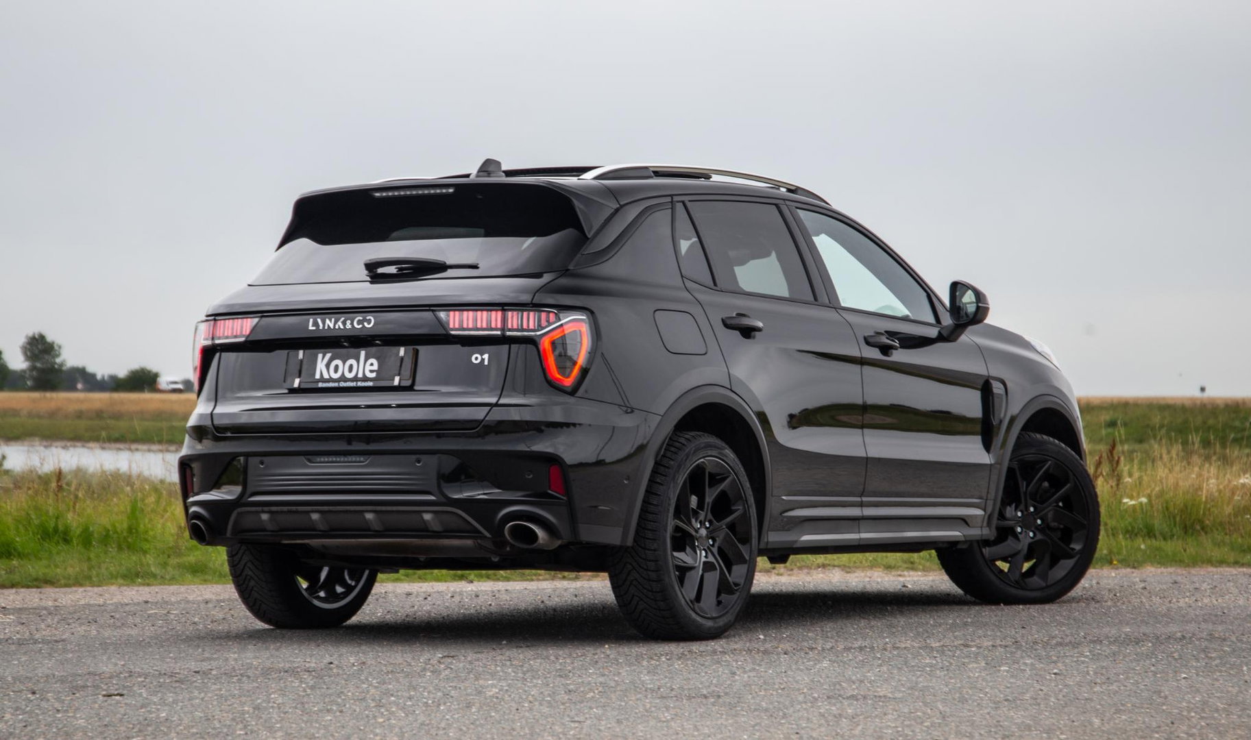 Lynk & Co 01 1.5 BLACK LINE / PANORAMA DAK / 360 CAMERA / CARPLAY / STOELVERWARMING