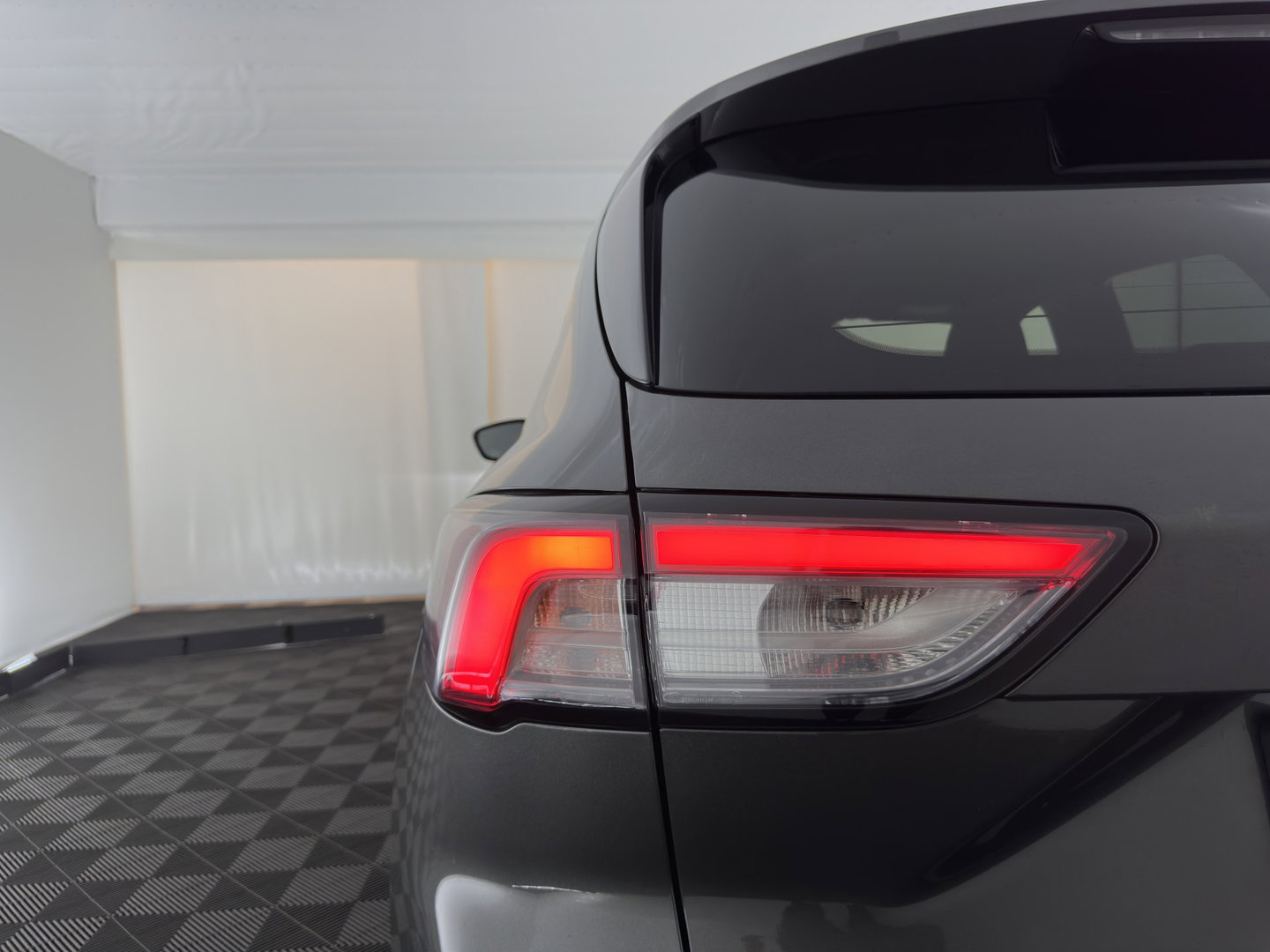 Ford Kuga 2.5 PHEV ST-Line X (Plug-in) {SoH-89%} (INCL-BTW) Aut. *DIGI-COCKPIT | LEATHER-MICROFIBRE | ADAPTIVE-CRUISE | BLINDSPOT | FULL-LED | KEYLESS | DAB | CARPLAY | NAVI-FULLMAP | HEATED-SPORTSEATS | PRIVACY-GLASS | TOWBAR | 19"ALU*
