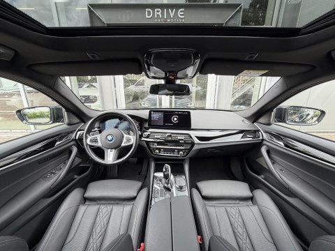 BMW 5 Serie Touring 530e xDrive Bus Ed. Plus |Pano|H/K|4W Steering|CoPilot|HUD|Laser