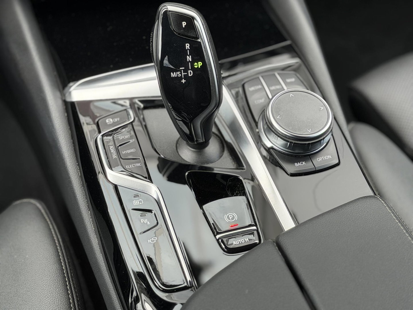 BMW 5 Serie Touring 530e xDrive Bus Ed. Plus |Pano|H/K|4W Steering|CoPilot|HUD|Laser