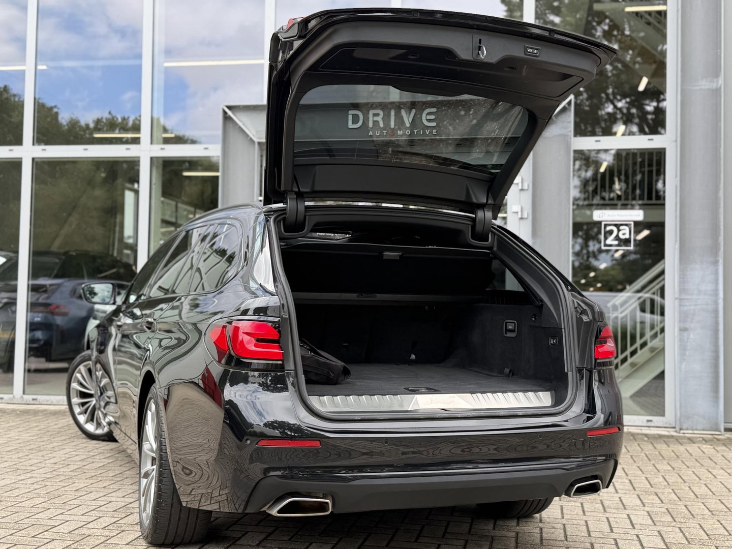 BMW 5 Serie Touring 530e xDrive Bus Ed. Plus |Pano|H/K|4W Steering|CoPilot|HUD|Laser
