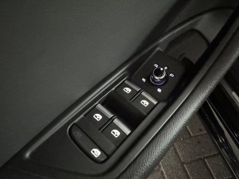 Audi A4 AVANT 35 TFSI Launch edition Sport Leer|Keyless|Carplay