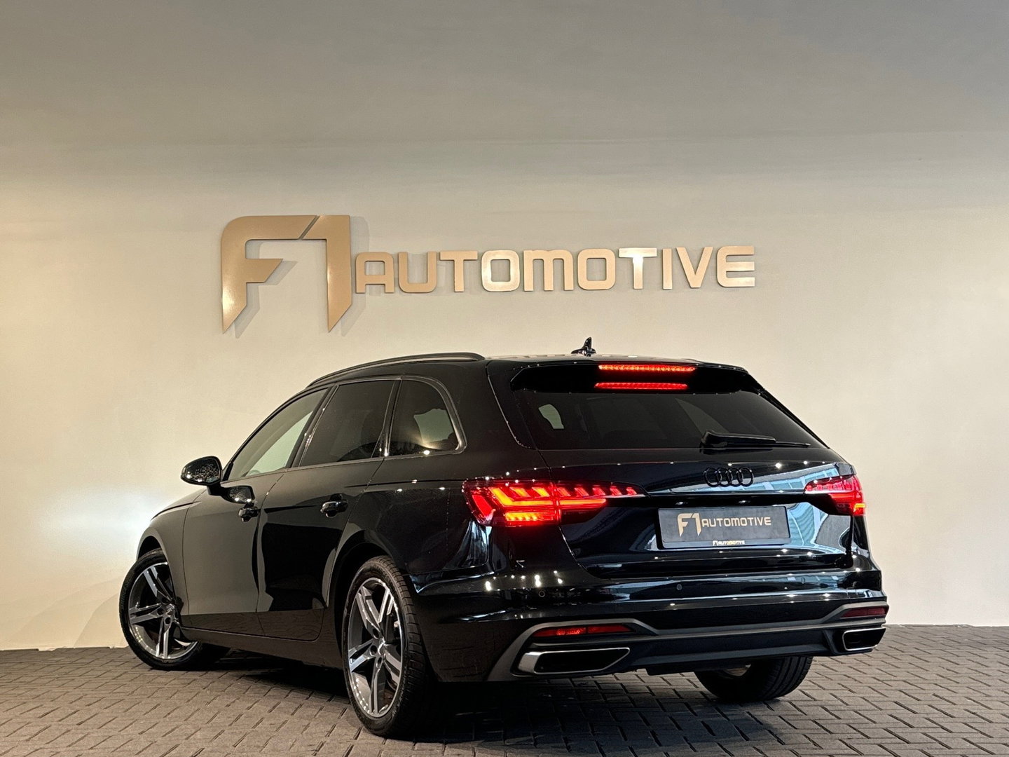 Audi A4 AVANT 35 TFSI Launch edition Sport Leer|Keyless|Carplay