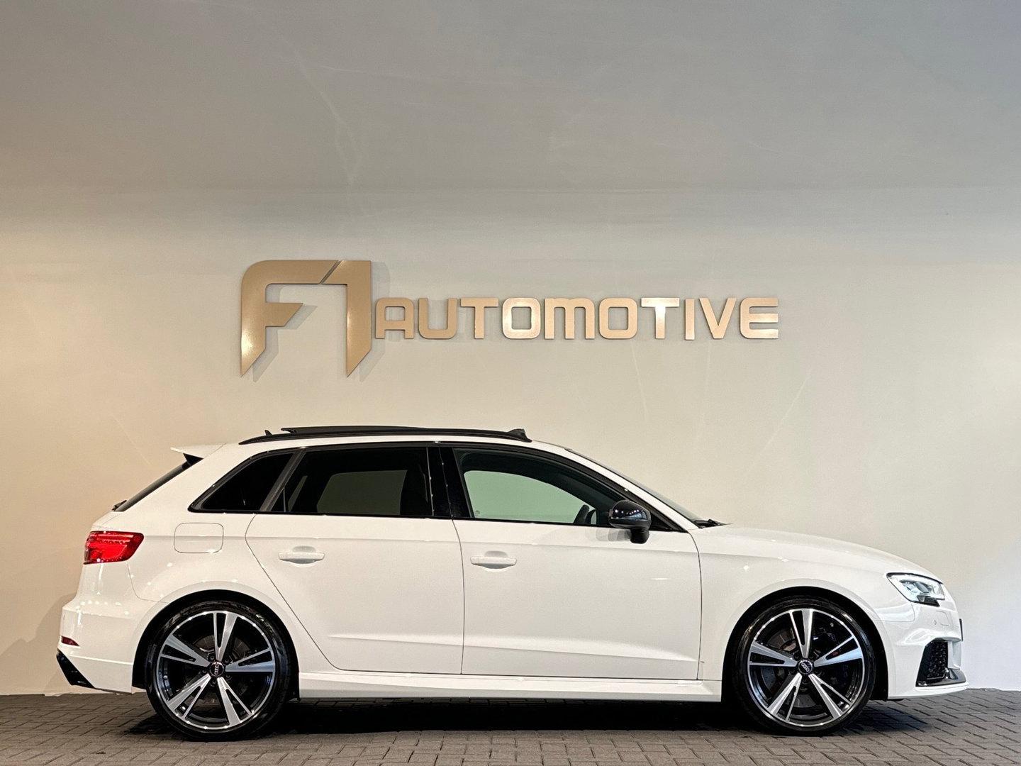 Audi RS3 Sportback 2.5 TFSI quattro Pano|Keyless|B&O|RS Seat|Camera