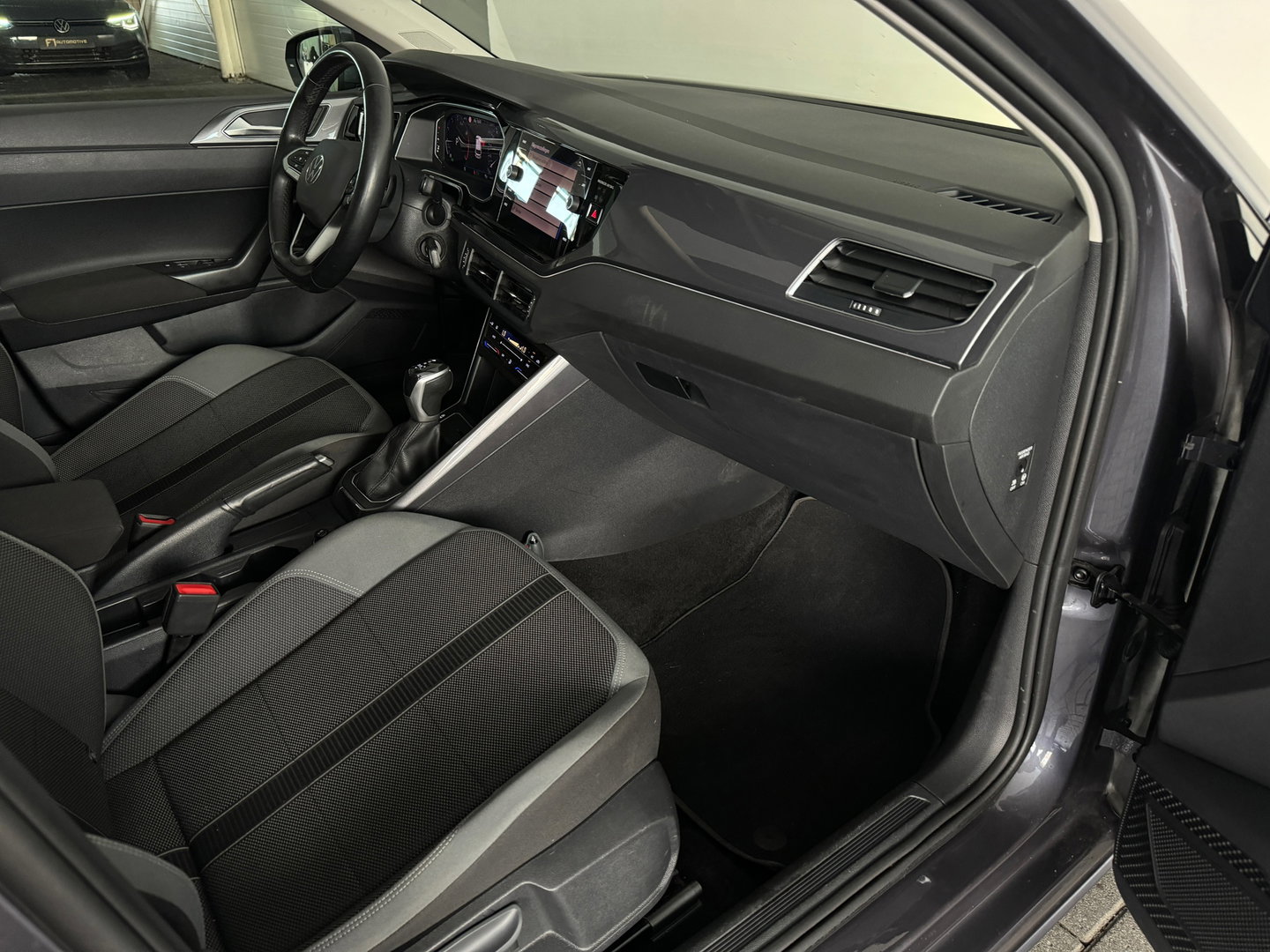 Volkswagen Polo 1.0 TSI Style Pano|IQ|Camera|CarPlay|Lane Assist