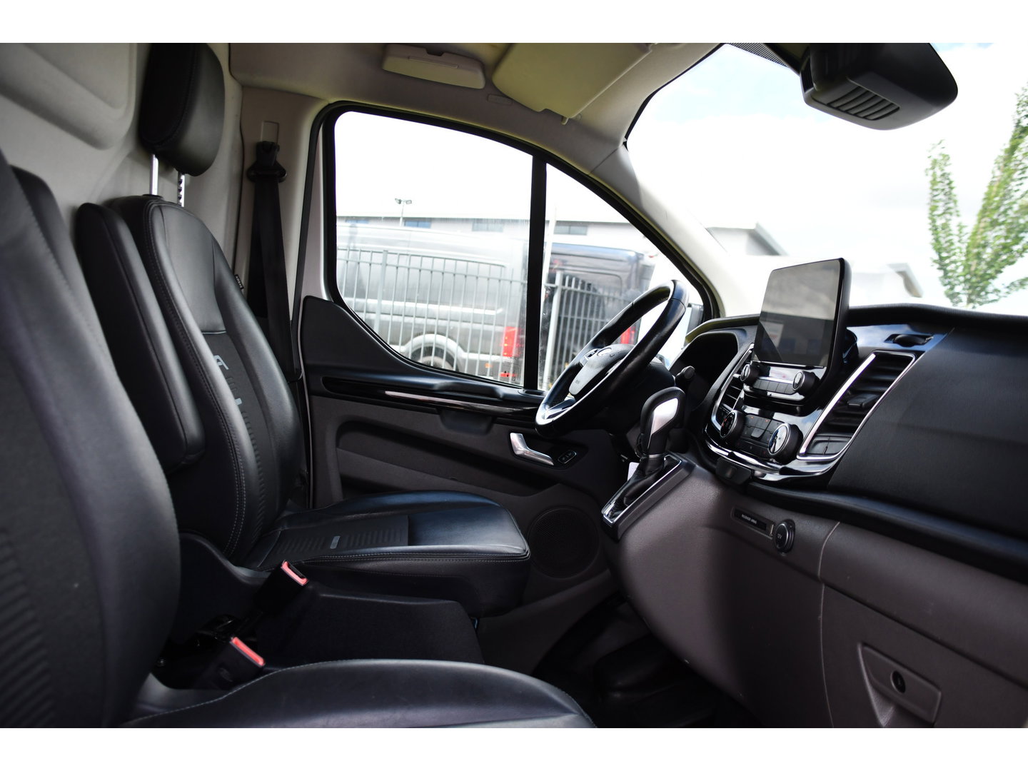 Ford Transit Custom 320 2.0 TDCI L1H1 Active PB Edition Adaptieve Cruise, Camera, Caprlay, Stoelverwarming, Leder, 170pk, LED, Automaat, BLIS, Uniek!