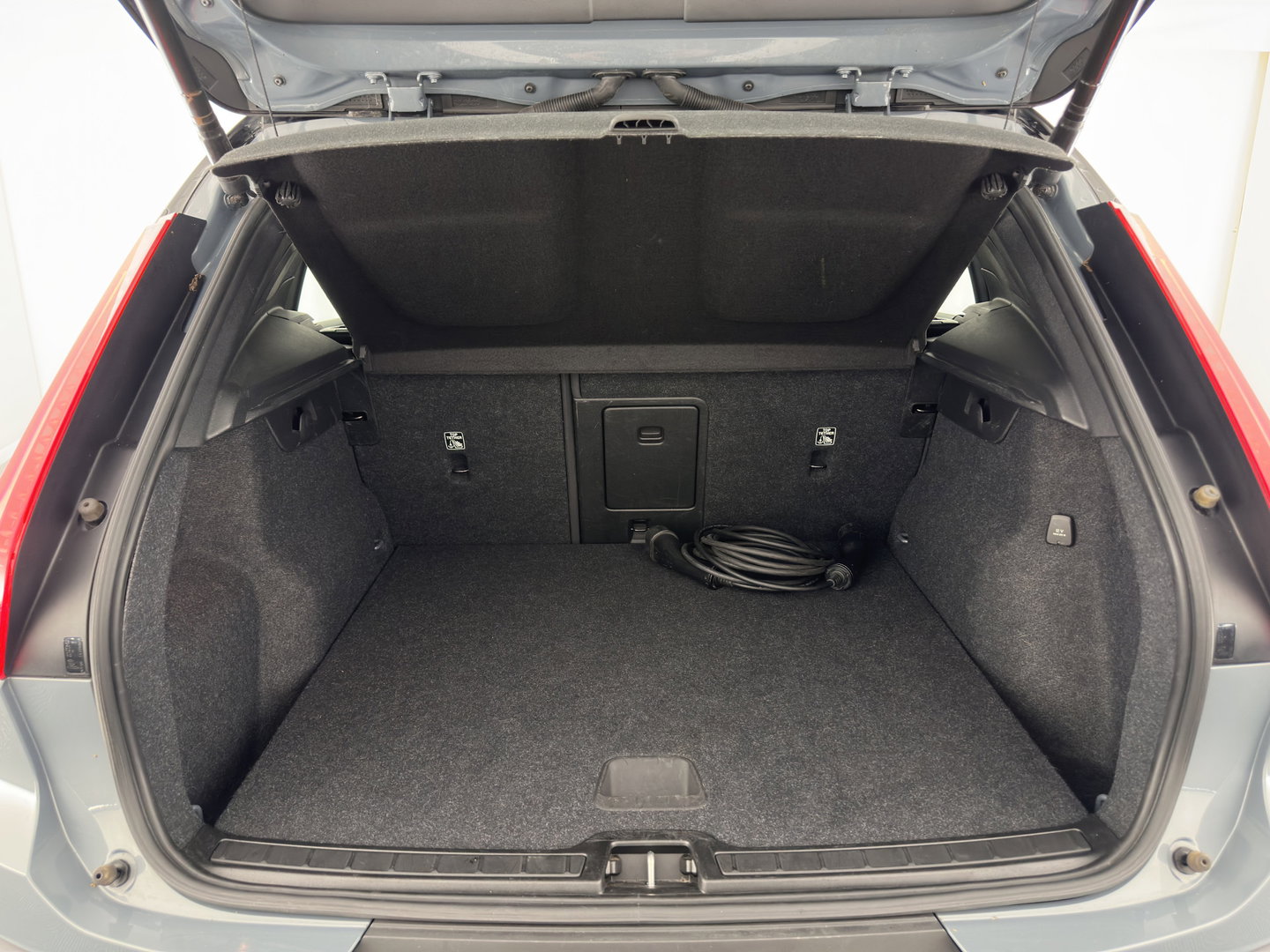 Volvo XC40 1.5 T4 Recharge R-Design Expression (Plug-in) (INCL-BTW)  Aut. *PANO | DIGI-COCKPIT | HARMAN/KARDON | BLINDSPOT | KEYLESS | DAB | SPORTSEATS | FULL-LED | NAVI-FULLMAP | CAMERA | ECC | TOWBAR | 18'' ALU*