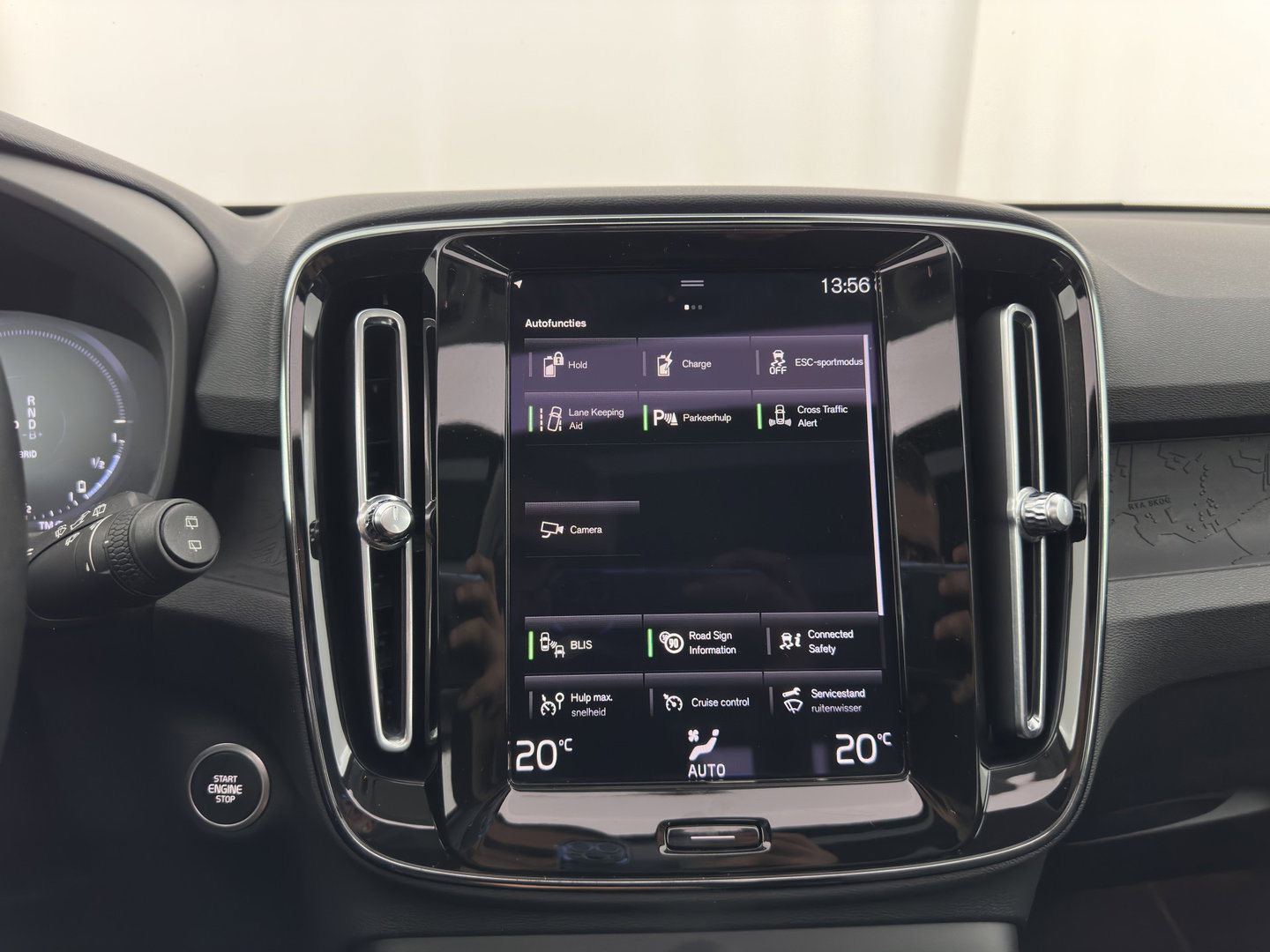 Volvo XC40 1.5 T4 Recharge R-Design Expression (Plug-in) (INCL-BTW)  Aut. *PANO | DIGI-COCKPIT | HARMAN/KARDON | BLINDSPOT | KEYLESS | DAB | SPORTSEATS | FULL-LED | NAVI-FULLMAP | CAMERA | ECC | TOWBAR | 18'' ALU*