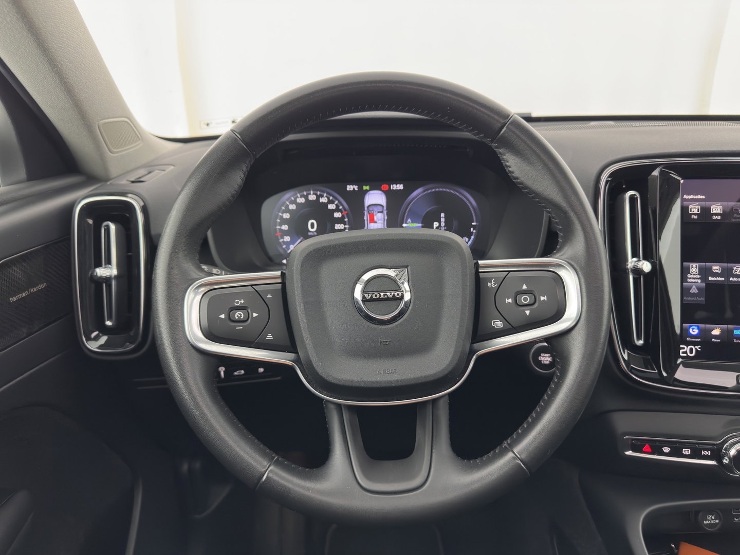 Volvo XC40 1.5 T4 Recharge R-Design Expression (Plug-in) (INCL-BTW)  Aut. *PANO | DIGI-COCKPIT | HARMAN/KARDON | BLINDSPOT | KEYLESS | DAB | SPORTSEATS | FULL-LED | NAVI-FULLMAP | CAMERA | ECC | TOWBAR | 18'' ALU*