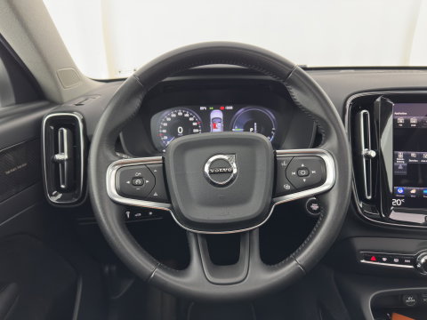 Volvo XC40 1.5 T4 Recharge R-Design Expression (Plug-in) (INCL-BTW)  Aut. *PANO | DIGI-COCKPIT | HARMAN/KARDON | BLINDSPOT | KEYLESS | DAB | SPORTSEATS | FULL-LED | NAVI-FULLMAP | CAMERA | ECC | TOWBAR | 18'' ALU*