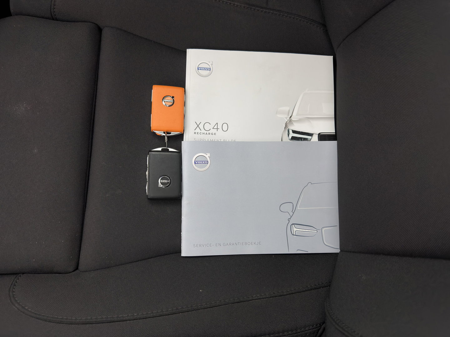 Volvo XC40 1.5 T4 Recharge R-Design Expression (Plug-in) (INCL-BTW)  Aut. *PANO | DIGI-COCKPIT | HARMAN/KARDON | BLINDSPOT | KEYLESS | DAB | SPORTSEATS | FULL-LED | NAVI-FULLMAP | CAMERA | ECC | TOWBAR | 18'' ALU*