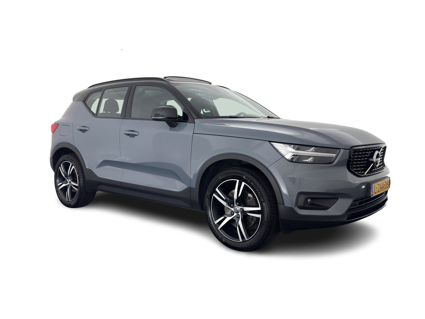 Volvo XC40 1.5 T4 Recharge R-Design Expression (Plug-in) (INCL-BTW)  Aut. *PANO | DIGI-COCKPIT | HARMAN/KARDON | BLINDSPOT | KEYLESS | DAB | SPORTSEATS | FULL-LED | NAVI-FULLMAP | CAMERA | ECC | TOWBAR | 18'' ALU*