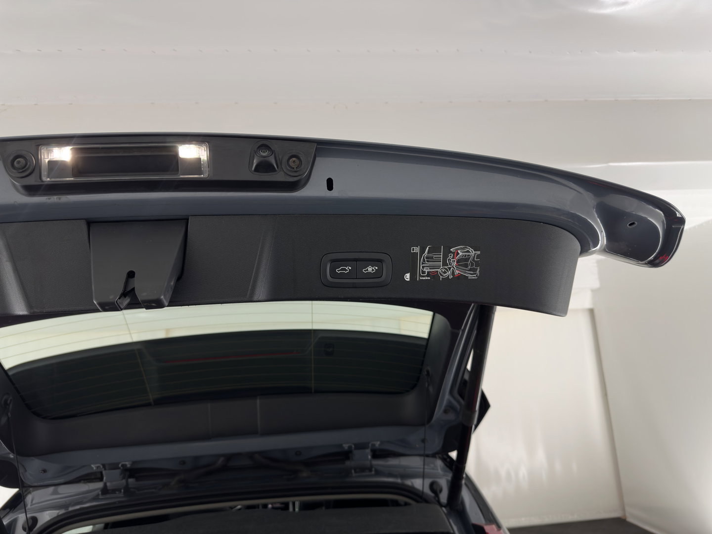 Volvo XC40 1.5 T4 Recharge R-Design Expression (Plug-in) (INCL-BTW)  Aut. *PANO | DIGI-COCKPIT | HARMAN/KARDON | BLINDSPOT | KEYLESS | DAB | SPORTSEATS | FULL-LED | NAVI-FULLMAP | CAMERA | ECC | TOWBAR | 18'' ALU*