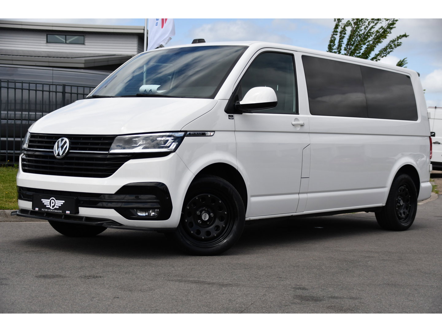Volkswagen Transporter 2.0 TDI L2H1 28 Bulli Virtual, Camera, Carplay, LED, 150pk, Stoelverwarming, Leder, Automaat, Voorruit verwarming, 2 xStoel, Uniek!