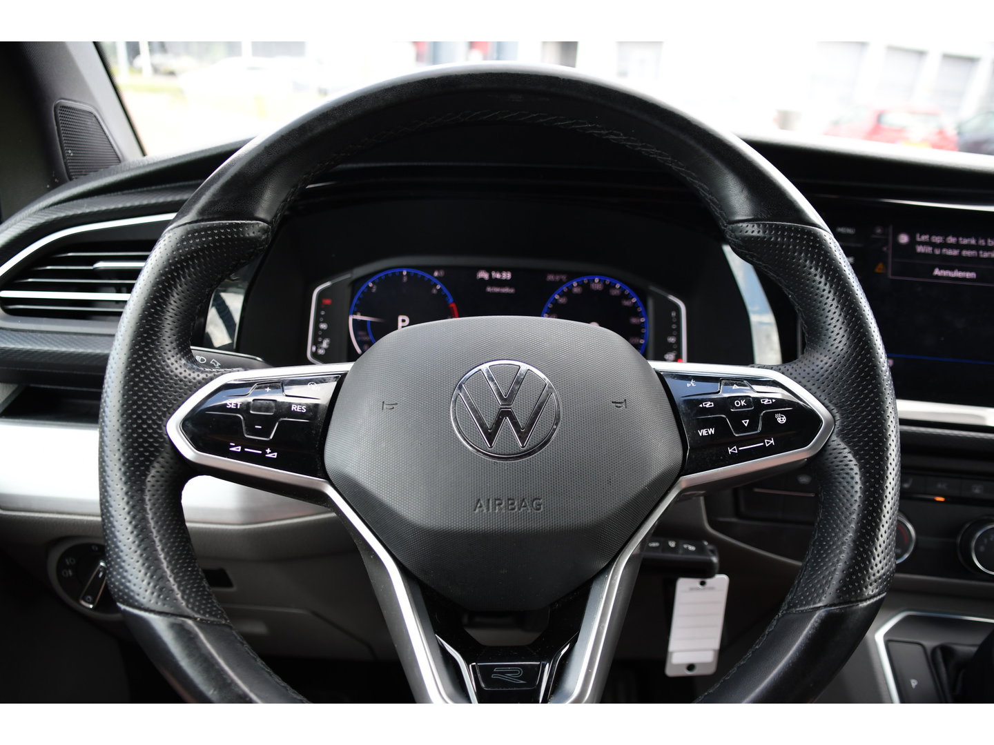 Volkswagen Transporter 2.0 TDI L2H1 28 Bulli Virtual, Camera, Carplay, LED, 150pk, Stoelverwarming, Leder, Automaat, Voorruit verwarming, 2 xStoel, Uniek!