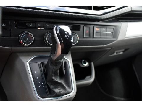Volkswagen Transporter 2.0 TDI L2H1 28 Bulli Virtual, Camera, Carplay, LED, 150pk, Stoelverwarming, Leder, Automaat, Voorruit verwarming, 2 xStoel, Uniek!