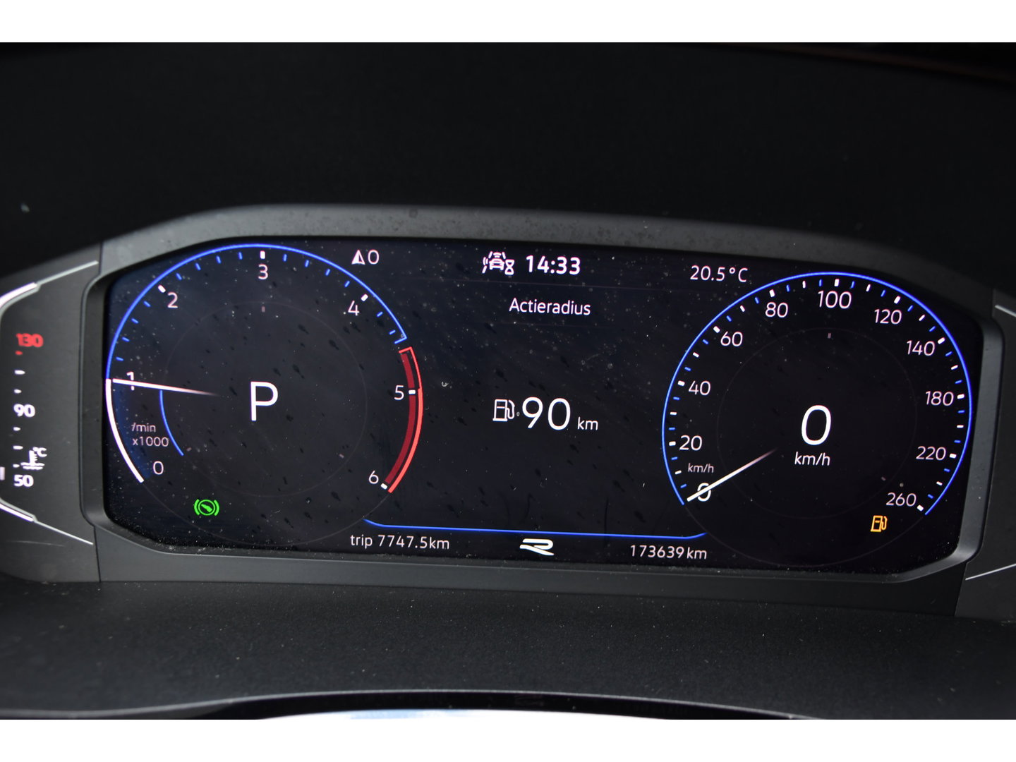 Volkswagen Transporter 2.0 TDI L2H1 28 Bulli Virtual, Camera, Carplay, LED, 150pk, Stoelverwarming, Leder, Automaat, Voorruit verwarming, 2 xStoel, Uniek!