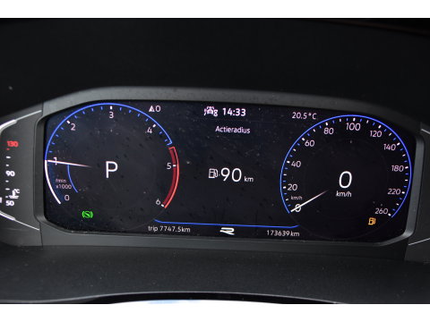 Volkswagen Transporter 2.0 TDI L2H1 28 Bulli Virtual, Camera, Carplay, LED, 150pk, Stoelverwarming, Leder, Automaat, Voorruit verwarming, 2 xStoel, Uniek!