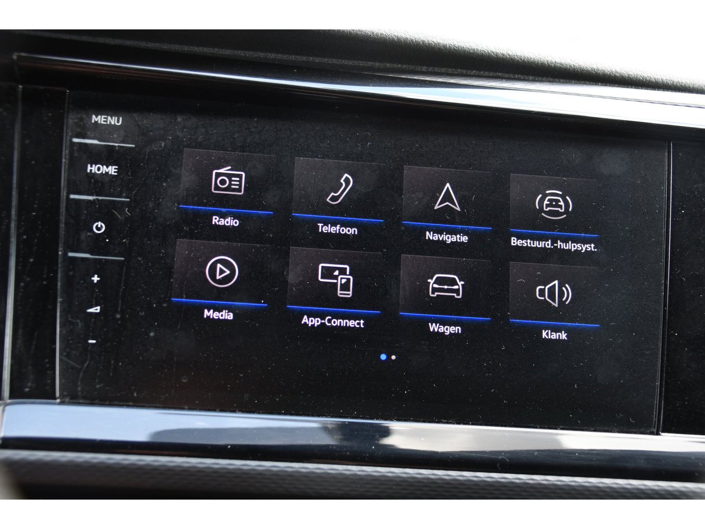 Volkswagen Transporter 2.0 TDI L2H1 28 Bulli Virtual, Camera, Carplay, LED, 150pk, Stoelverwarming, Leder, Automaat, Voorruit verwarming, 2 xStoel, Uniek!
