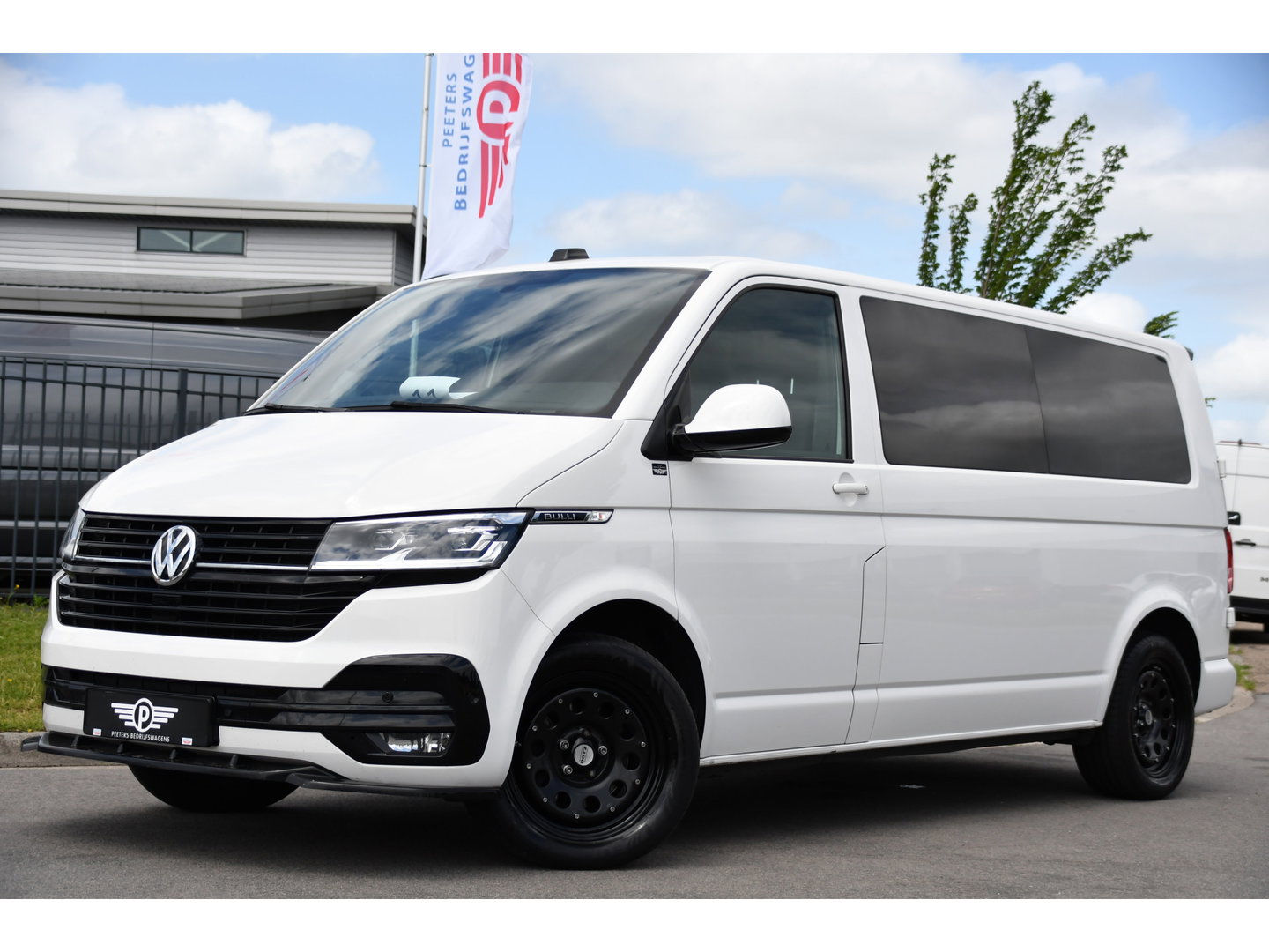 Volkswagen Transporter 2.0 TDI L2H1 28 Bulli Virtual, Camera, Carplay, LED, 150pk, Stoelverwarming, Leder, Automaat, Voorruit verwarming, 2 xStoel, Uniek!