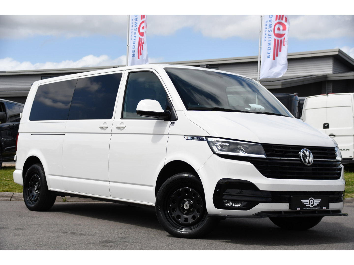 Volkswagen Transporter 2.0 TDI L2H1 28 Bulli Virtual, Camera, Carplay, LED, 150pk, Stoelverwarming, Leder, Automaat, Voorruit verwarming, 2 xStoel, Uniek!