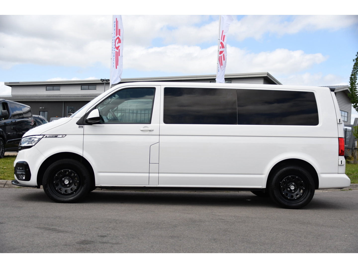 Volkswagen Transporter 2.0 TDI L2H1 28 Bulli Virtual, Camera, Carplay, LED, 150pk, Stoelverwarming, Leder, Automaat, Voorruit verwarming, 2 xStoel, Uniek!