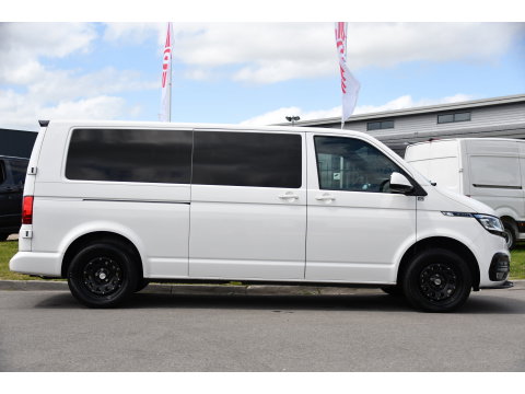 Volkswagen Transporter 2.0 TDI L2H1 28 Bulli Virtual, Camera, Carplay, LED, 150pk, Stoelverwarming, Leder, Automaat, Voorruit verwarming, 2 xStoel, Uniek!