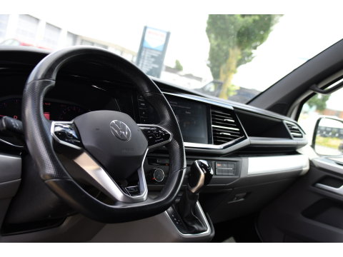 Volkswagen Transporter 2.0 TDI L2H1 28 Bulli Virtual, Camera, Carplay, LED, 150pk, Stoelverwarming, Leder, Automaat, Voorruit verwarming, 2 xStoel, Uniek!