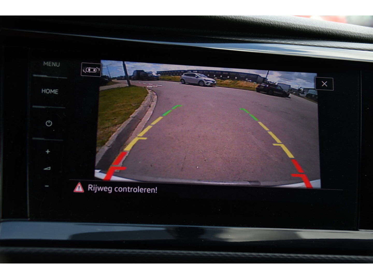 Volkswagen Transporter 2.0 TDI L2H1 28 Bulli Virtual, Camera, Carplay, LED, 150pk, Stoelverwarming, Leder, Automaat, Voorruit verwarming, 2 xStoel, Uniek!