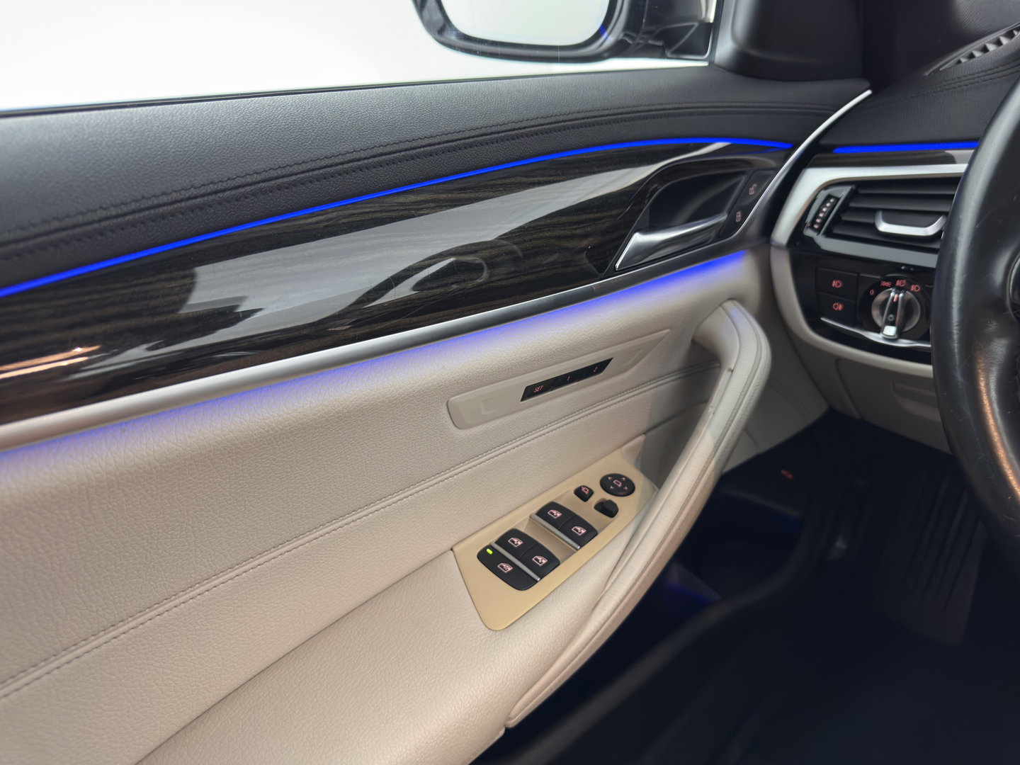 BMW 5 Serie 520d High Executive Luxury-Line Aut. *LEDER | FULL-LED | MEMORY-PACK | DIGI-COCKPIT | HEATED-COMFORTSEATS | AMBIENTLIGHT | NAVI-FULLMAP | ECC | PDC | CRUISE | 18''ALU*