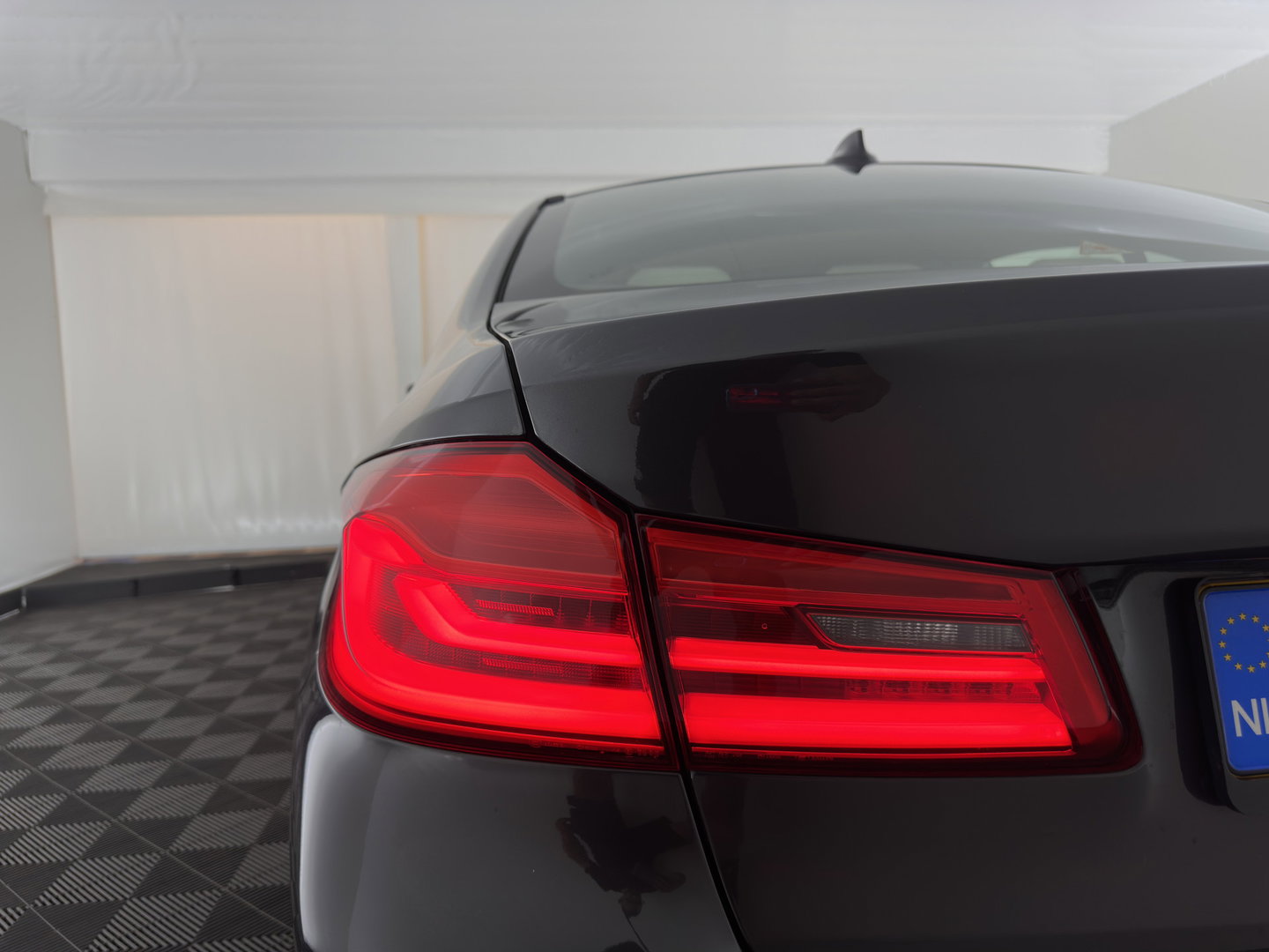 BMW 5 Serie 520d High Executive Luxury-Line Aut. *LEDER | FULL-LED | MEMORY-PACK | DIGI-COCKPIT | HEATED-COMFORTSEATS | AMBIENTLIGHT | NAVI-FULLMAP | ECC | PDC | CRUISE | 18''ALU*