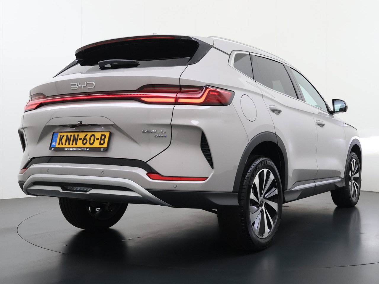 BYD SEAL U
