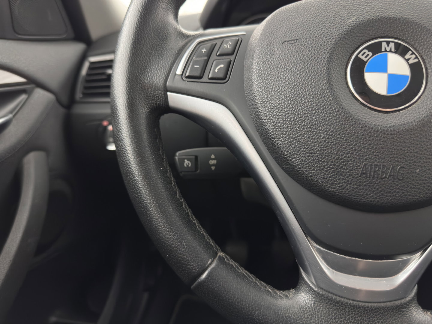 BMW X1 sDrive20d EfficientDynamics Upgrade Edition *LEATHER | XENON | NAVI-FULLMAP | COMFORT-SEATS | ECC | PDC | CRUISE | 17''ALU | TOWBAR*
