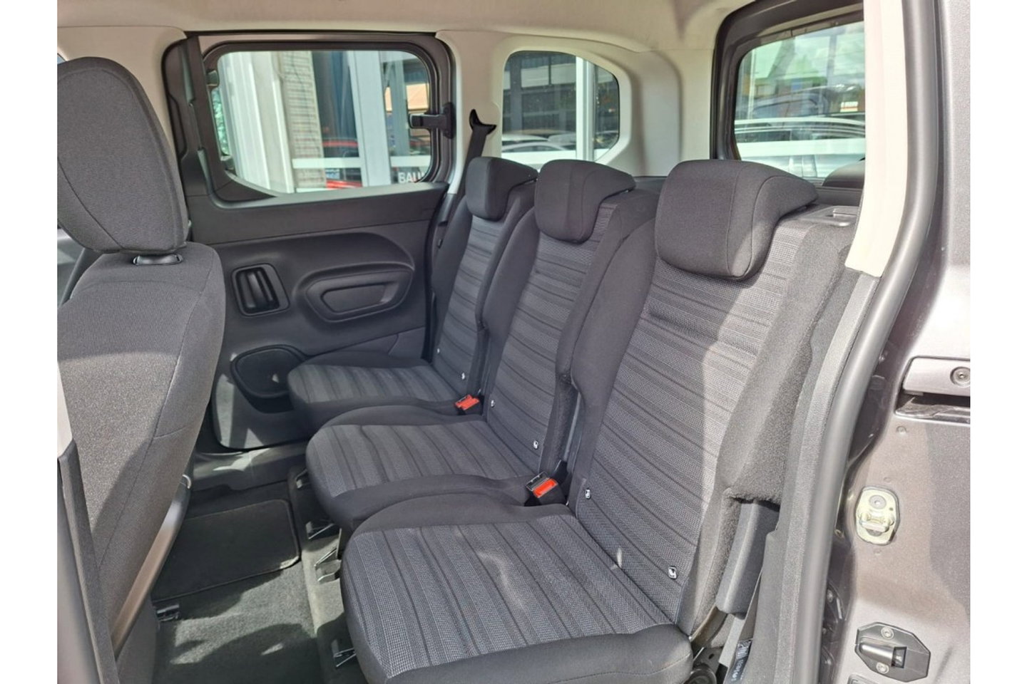 Opel Combo Life 1.2TURBO AUTOMAAT 130PK AIRCO NAVI PDC-CAMERA 5ZITPL