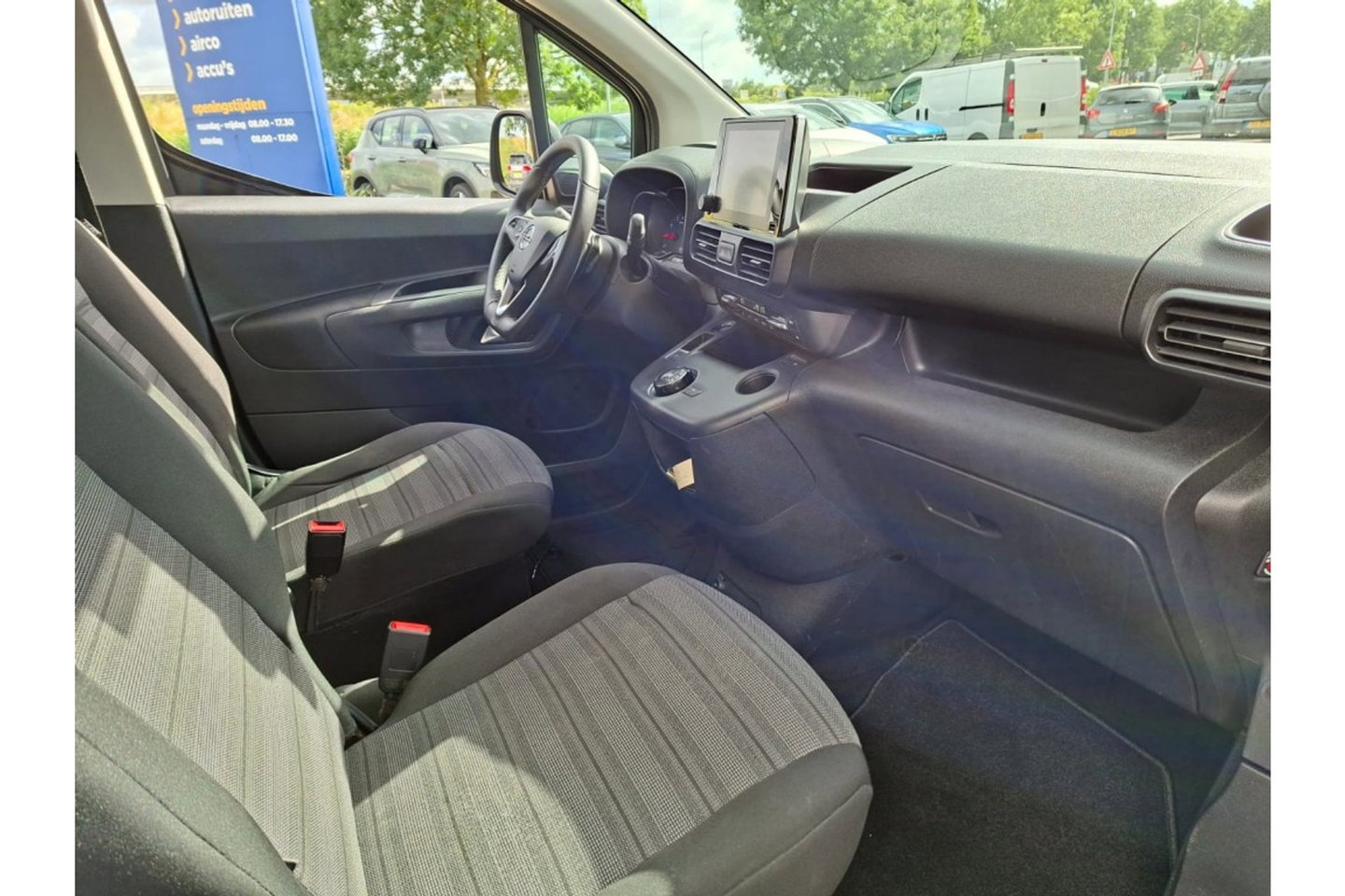 Opel Combo Life 1.2TURBO AUTOMAAT 130PK AIRCO NAVI PDC-CAMERA 5ZITPL
