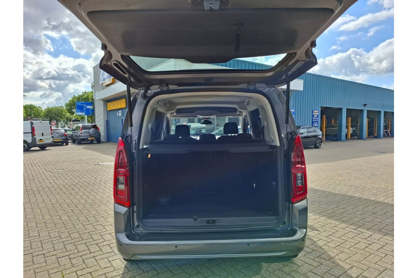 Opel Combo Life 1.2TURBO AUTOMAAT 130PK AIRCO NAVI PDC-CAMERA 5ZITPL