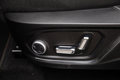 Lynk & Co 01 1.5 BLACK LINE / PANORAMA DAK / 360 CAMERA / CARPLAY / STOELVERWARMING