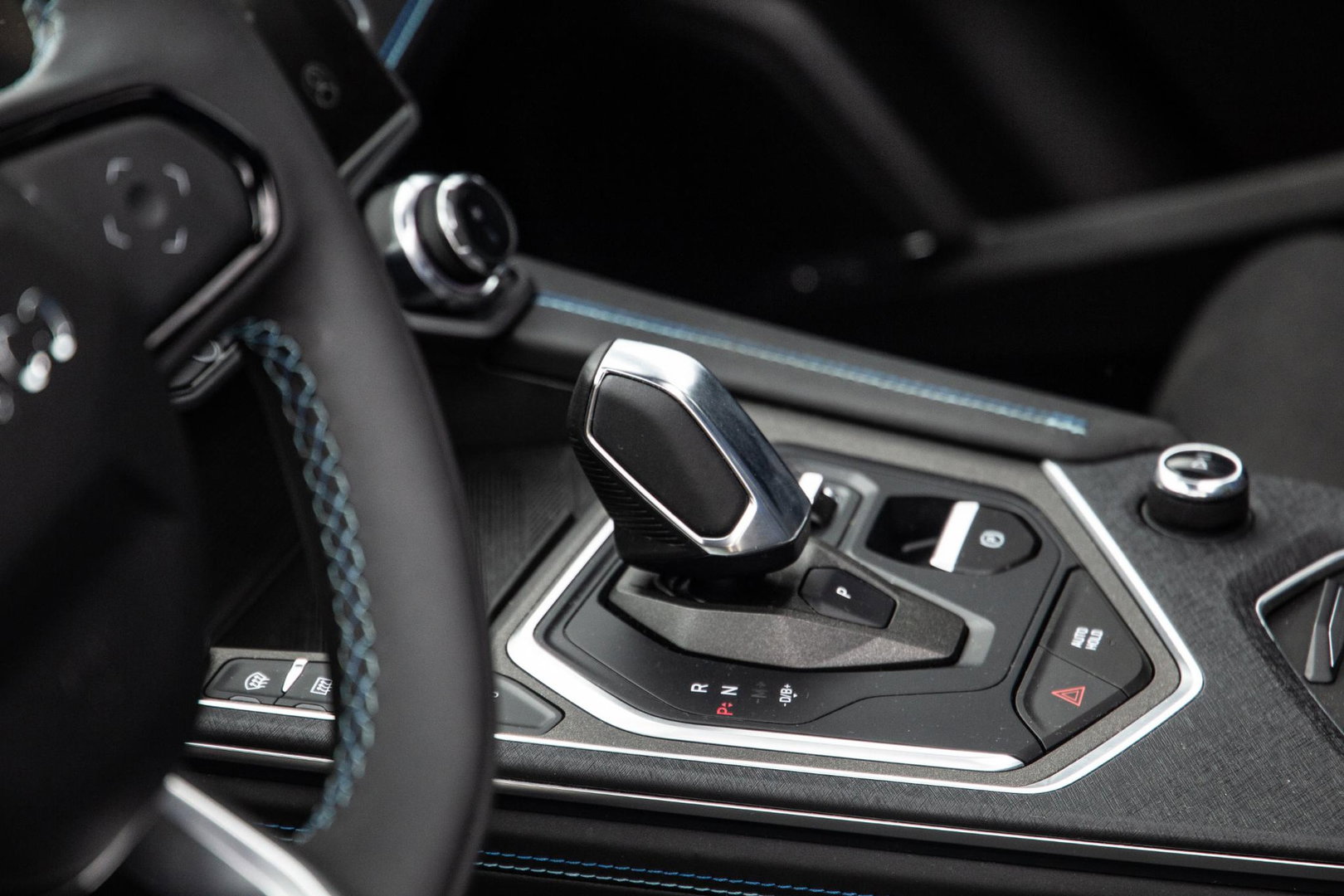Lynk & Co 01 1.5 BLACK LINE / PANORAMA DAK / 360 CAMERA / CARPLAY / STOELVERWARMING