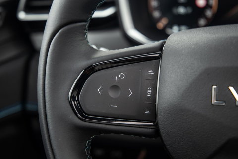 Lynk & Co 01 1.5 BLACK LINE / PANORAMA DAK / 360 CAMERA / CARPLAY / STOELVERWARMING