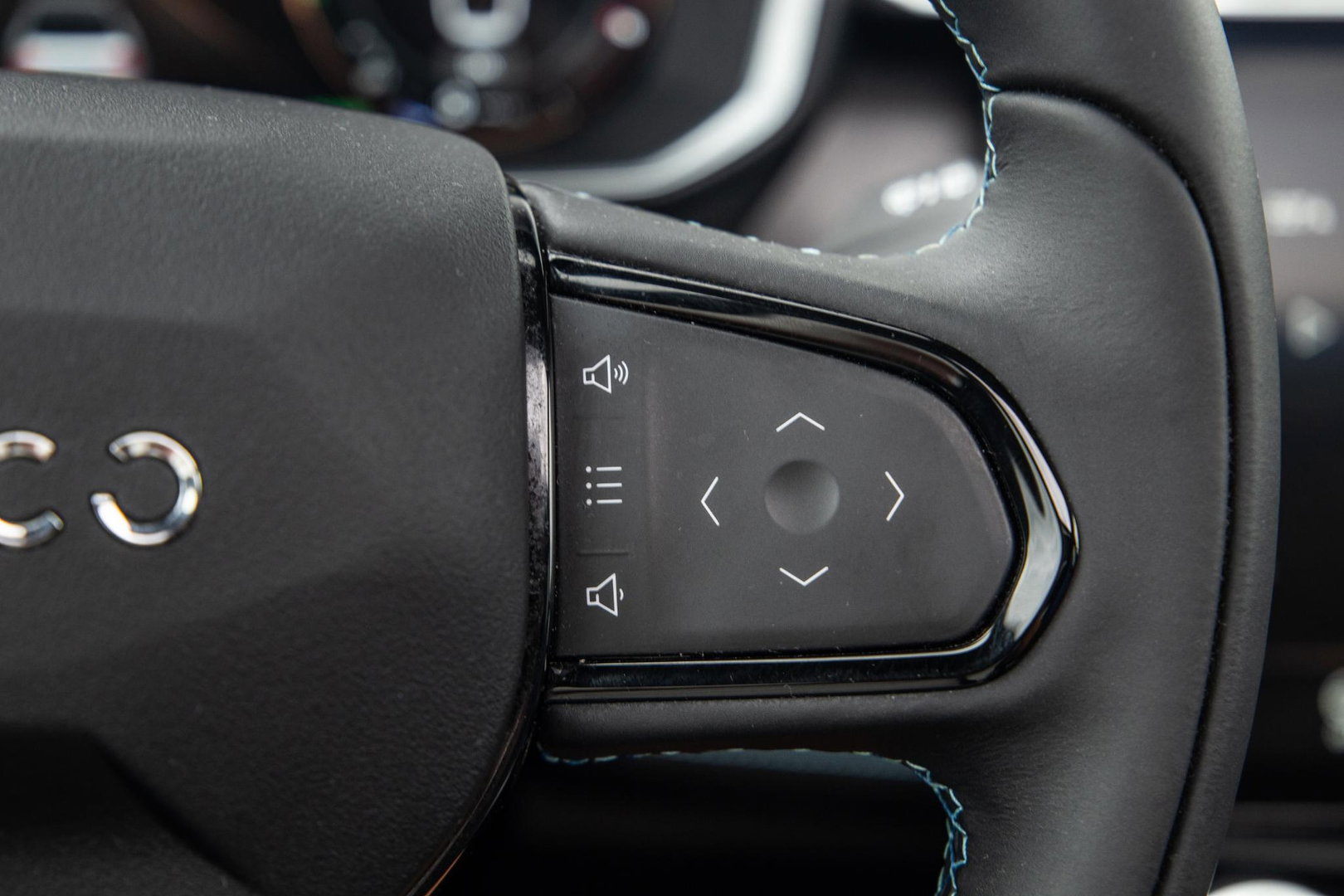 Lynk & Co 01 1.5 BLACK LINE / PANORAMA DAK / 360 CAMERA / CARPLAY / STOELVERWARMING