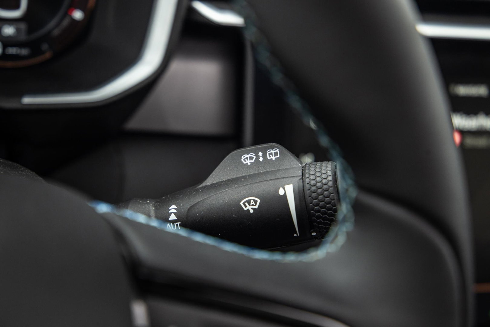 Lynk & Co 01 1.5 BLACK LINE / PANORAMA DAK / 360 CAMERA / CARPLAY / STOELVERWARMING