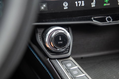 Lynk & Co 01 1.5 BLACK LINE / PANORAMA DAK / 360 CAMERA / CARPLAY / STOELVERWARMING