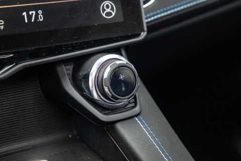 Lynk & Co 01 1.5 BLACK LINE / PANORAMA DAK / 360 CAMERA / CARPLAY / STOELVERWARMING