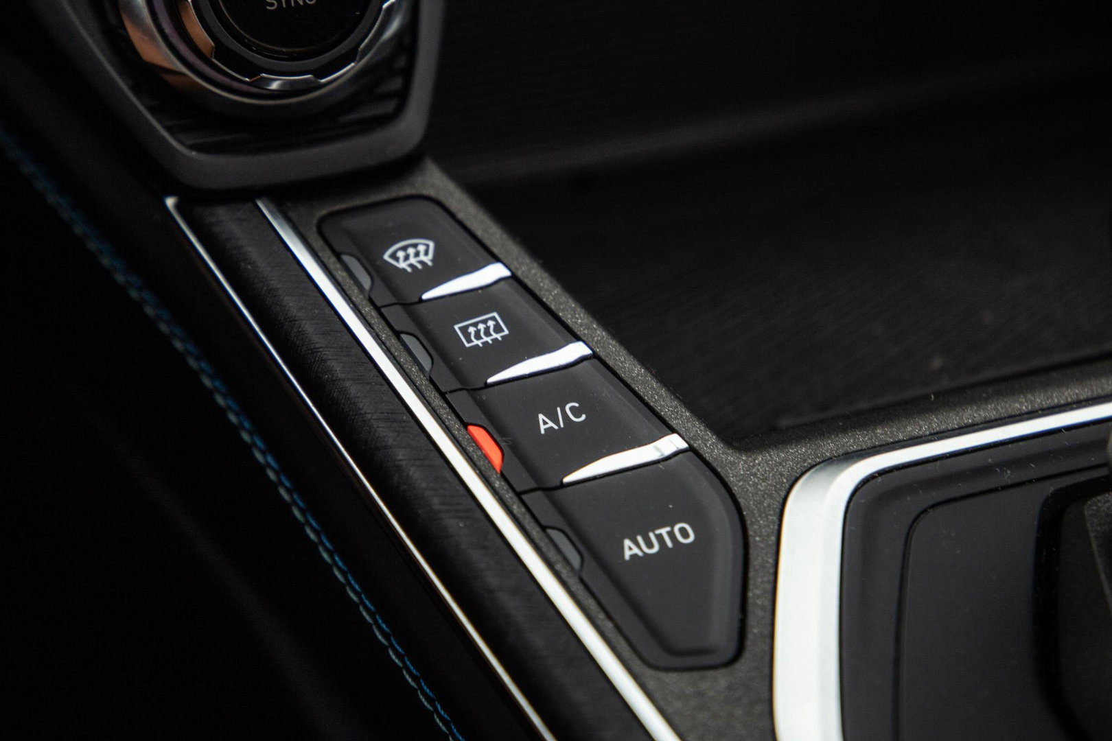 Lynk & Co 01 1.5 BLACK LINE / PANORAMA DAK / 360 CAMERA / CARPLAY / STOELVERWARMING