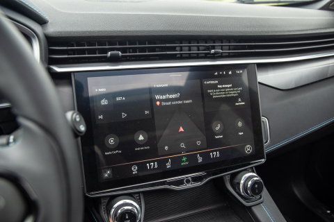 Lynk & Co 01 1.5 BLACK LINE / PANORAMA DAK / 360 CAMERA / CARPLAY / STOELVERWARMING