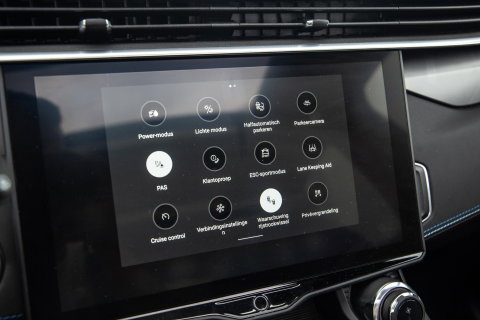 Lynk & Co 01 1.5 BLACK LINE / PANORAMA DAK / 360 CAMERA / CARPLAY / STOELVERWARMING
