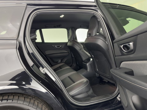 Volvo V60 2.0 T8 Recharge AWD R-Design Black-Line {SoH-99%} (Plug-in) (INCL-BTW) Aut. *LEATHER-FABRIC | FULL-LED | MEMORY-PACK | HARMAN/KARDON | DIGI-COCKPIT | HEATED-SPORTSEATS | KEYLESS | DAB+ | NAVI-FULLMAP | PDC | CRUISE | HEAD-UP | TOWBAR | 19''