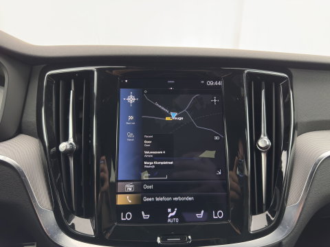 Volvo V60 2.0 T8 Recharge AWD R-Design Black-Line {SoH-99%} (Plug-in) (INCL-BTW) Aut. *LEATHER-FABRIC | FULL-LED | MEMORY-PACK | HARMAN/KARDON | DIGI-COCKPIT | HEATED-SPORTSEATS | KEYLESS | DAB+ | NAVI-FULLMAP | PDC | CRUISE | HEAD-UP | TOWBAR | 19''